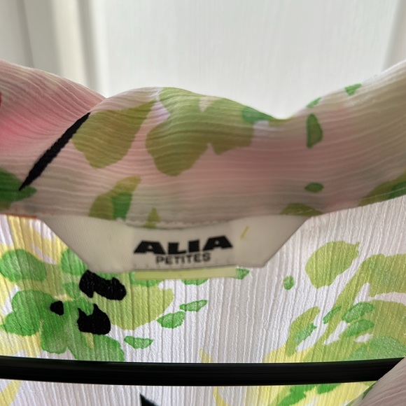 Alia Petites Floral - Picture 2 of 3